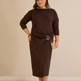 Елегантна рокля с лодка деколте и златисти акценти