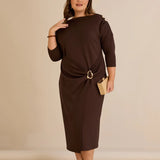 Елегантна рокля с лодка деколте и златисти акценти