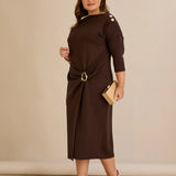 Елегантна рокля с лодка деколте и златисти акценти