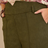 Елегантен панталон с ръб и висока талия - каки