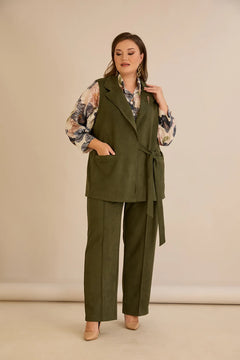 Елегантен елек с ревер и брошка - каки