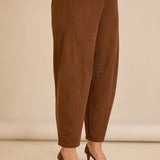 Еластичен панталон с модерна барел кройка - кафяв