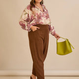 Еластичен панталон с модерна барел кройка - кафяв