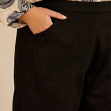 Еластичен панталон с модерна барел кройка - черен