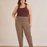 Еластичен дамски панталон с копчета - визон