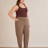 Еластичен дамски панталон с копчета - визон