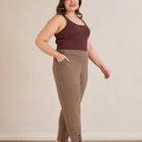 Еластичен дамски панталон с копчета - визон