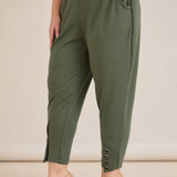 Еластичен дамски панталон с копчета - олив