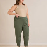 Еластичен дамски панталон с копчета - олив