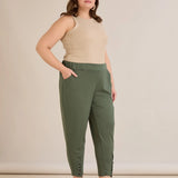 Еластичен дамски панталон с копчета - олив