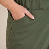 Еластичен дамски панталон с копчета - олив