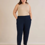 Еластичен дамски панталон с копчета - тъмносин