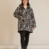 Стилно яке с качулка и абстрактен принт