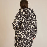 Стилно яке с качулка и абстрактен принт