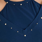 Памучна блуза с атрактивно деколте и перли - син