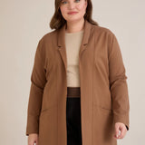 Спортно-елегантен блейзер без закопчаване - камел