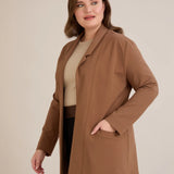 Спортно-елегантен блейзер без закопчаване - камел