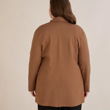 Спортно-елегантен блейзер без закопчаване - камел