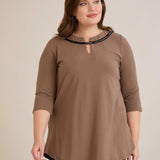 Памучна туника с ефектно деколте със сребрист акцент - мока