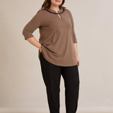 Памучна туника с ефектно деколте със сребрист акцент - мока