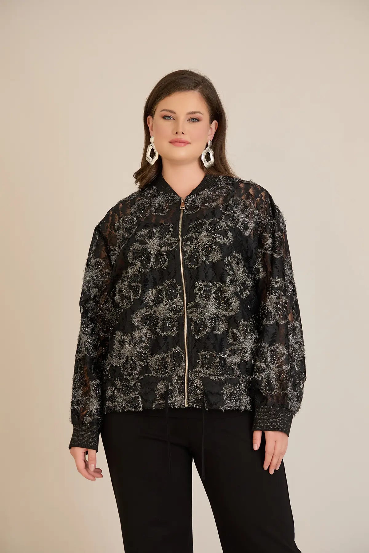 Дантелено яке големи размери за празнични поводи 