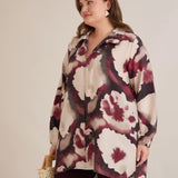 Дълга и свободна риза с абстрактен десен