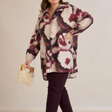 Дълга и свободна риза с абстрактен десен