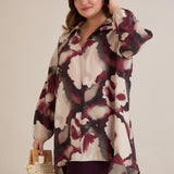 Дълга и свободна риза с абстрактен десен