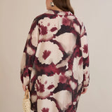 Дълга и свободна риза с абстрактен десен