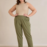 Летен еластичен панталон с памук - олив