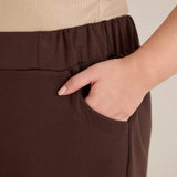 Еластичен дамски панталон с копчета - шоколад