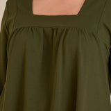 Памучна туника с набор и квадратно деколте - каки