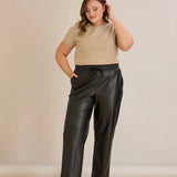 Кожен панталон прав модел - черен