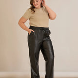 Кожен панталон прав модел - черен