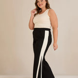 Широк панталон с ефектни кантове