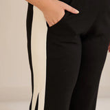 Широк панталон с ефектни кантове