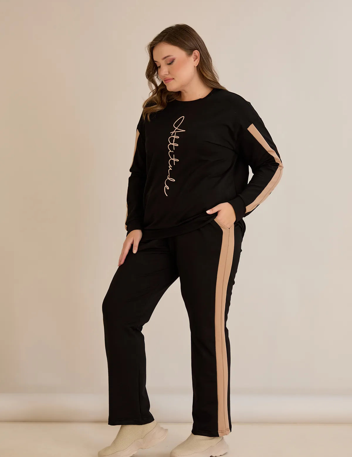 Дамски Екипи и комплекти за пролетта в големи размери