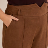 Елегантен панталон с ръб и висока талия - кафе