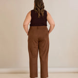 Елегантен панталон с ръб и висока талия - кафе