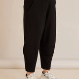 Панталон с модерна барел кройка