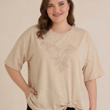 Блуза с атрактивен детайл и камъчета